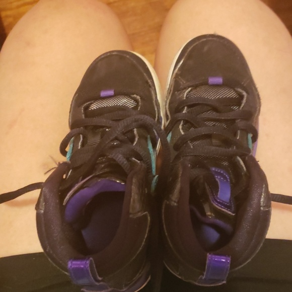 Sneakers - Picture 2 of 3